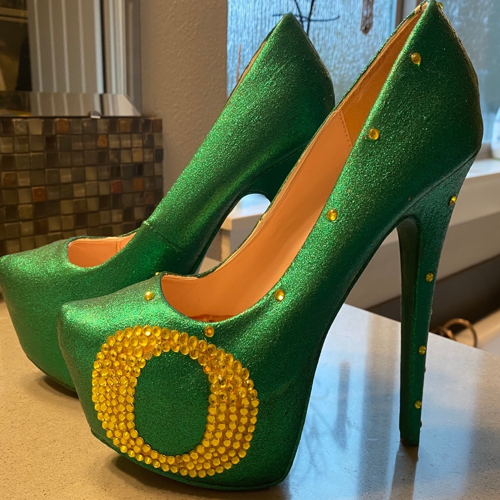 Custom Oregon Ducks heels - Picture 2 of 3